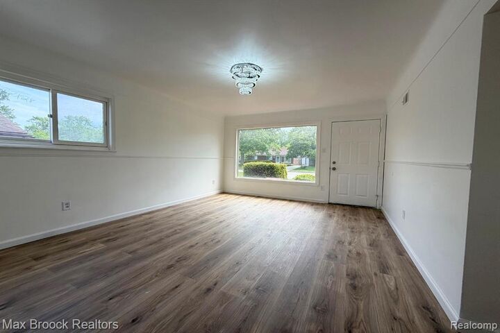 Property Photo: 28521 Sutherland Street MI 48076 7343