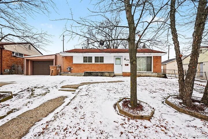 Property Photo:  672 Linda Vista Drive  MI 48342 