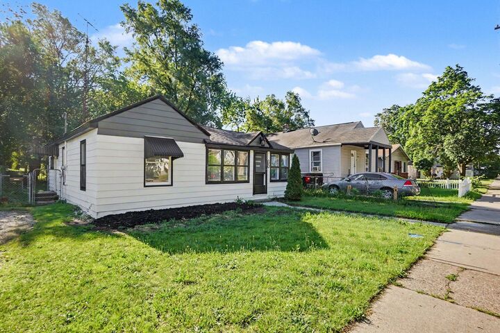 Property Photo: 2484 Lincoln Street MI 49441