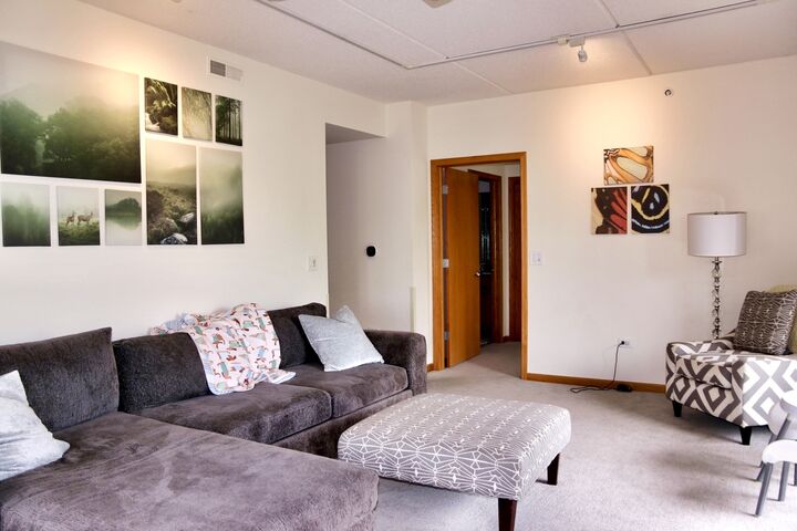 Property Photo:  3401 N Carriageway Drive 401  IL 60004 