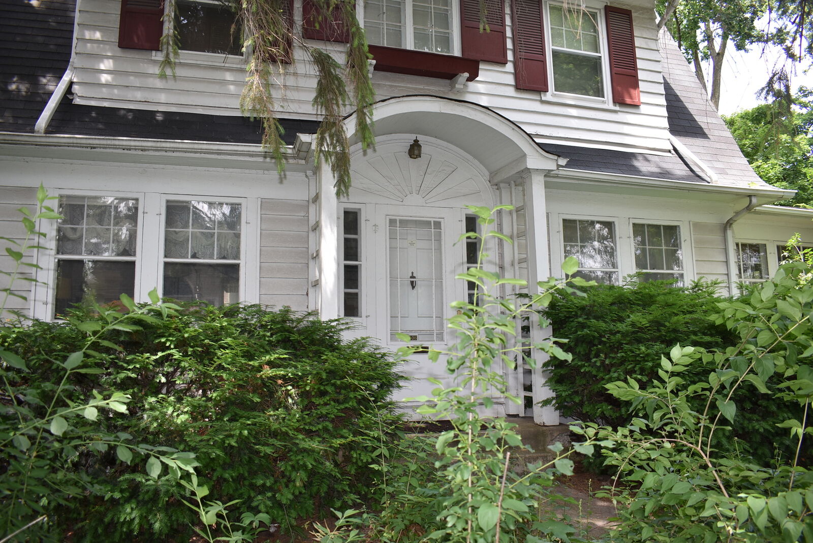 Property Photo:  306 N Maple Avenue  IL 60126 
