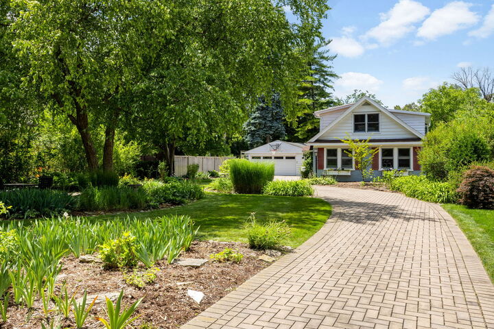 Property Photo:  740 N Brainard Avenue  IL 60526 