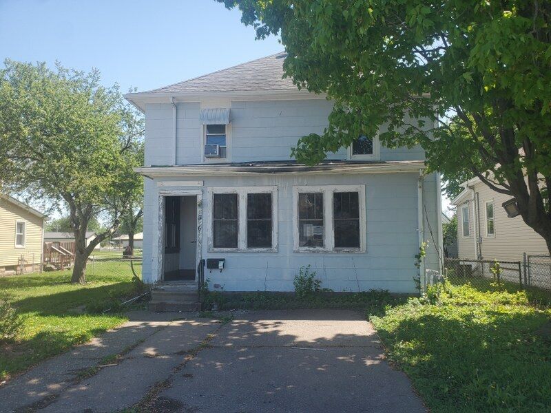 Property Photo: 1306 17th Street IL 61244
