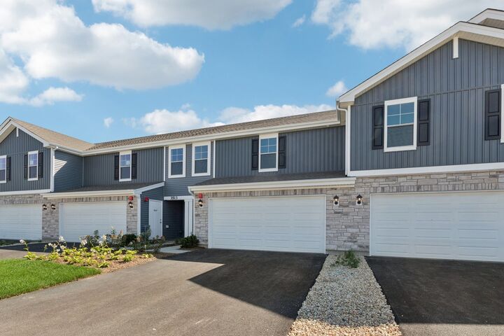 Property Photo:  2216 Davidson Way  IL 60560 