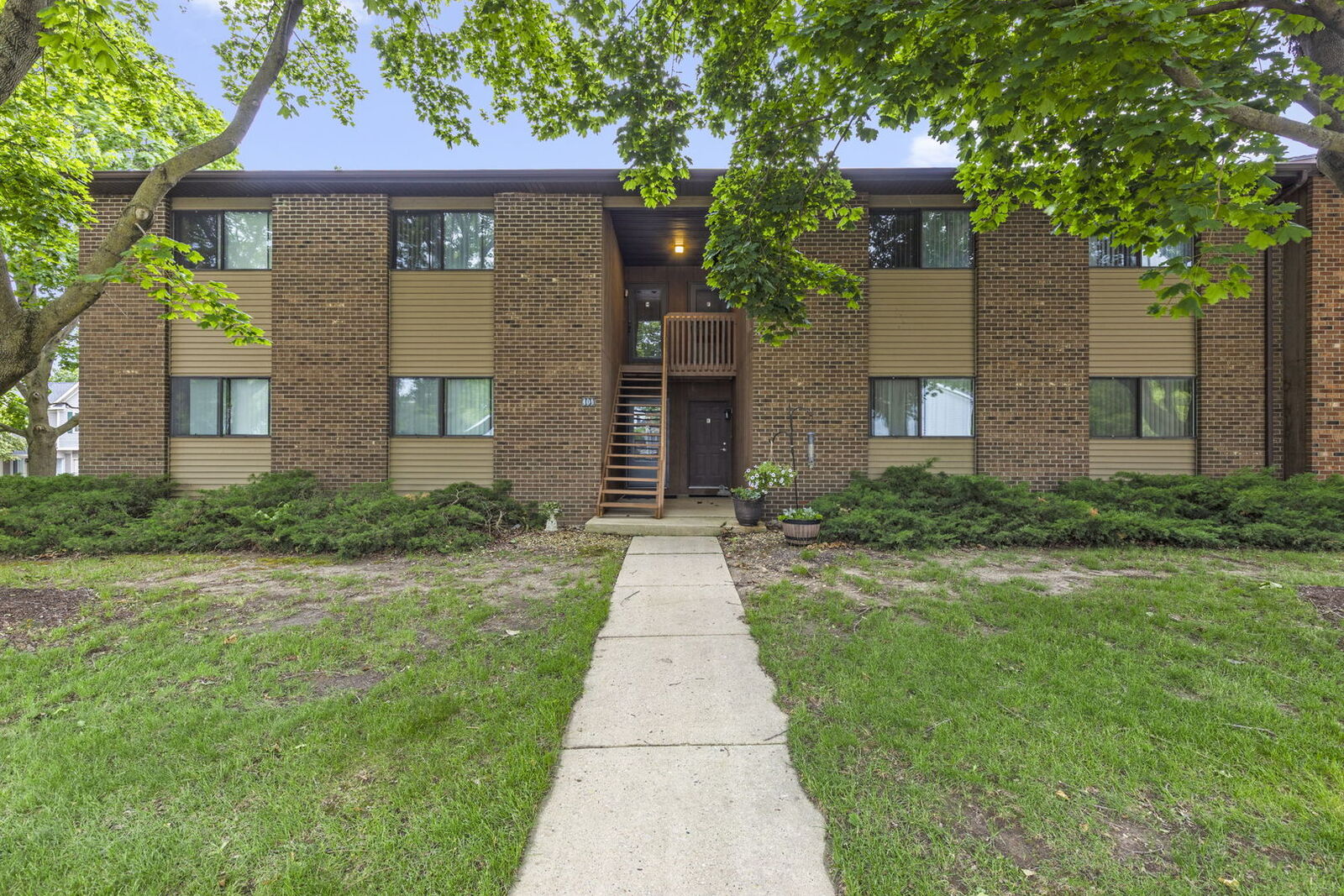 Property Photo:  401 Concord Avenue G  IL 60177 