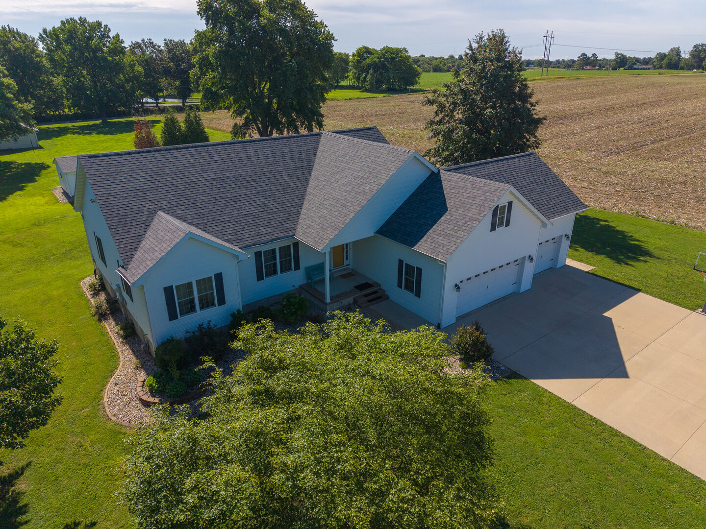 Property Photo:  112 Pheasant Run  IL 62898 