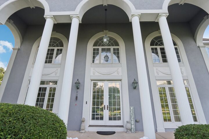 Property Photo: 6605 Oakwood Manor Drive IL 60012