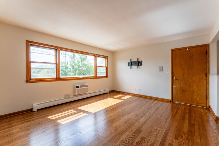Property Photo: 342 Beach Avenue 2B IL 60526