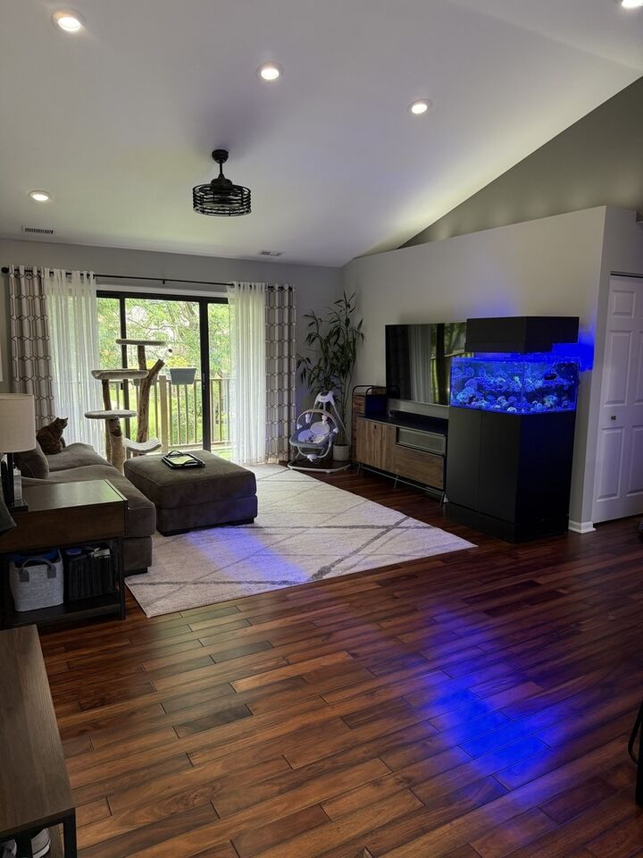 Property Photo: 372 Sandhurst Circle 4 IL 60137