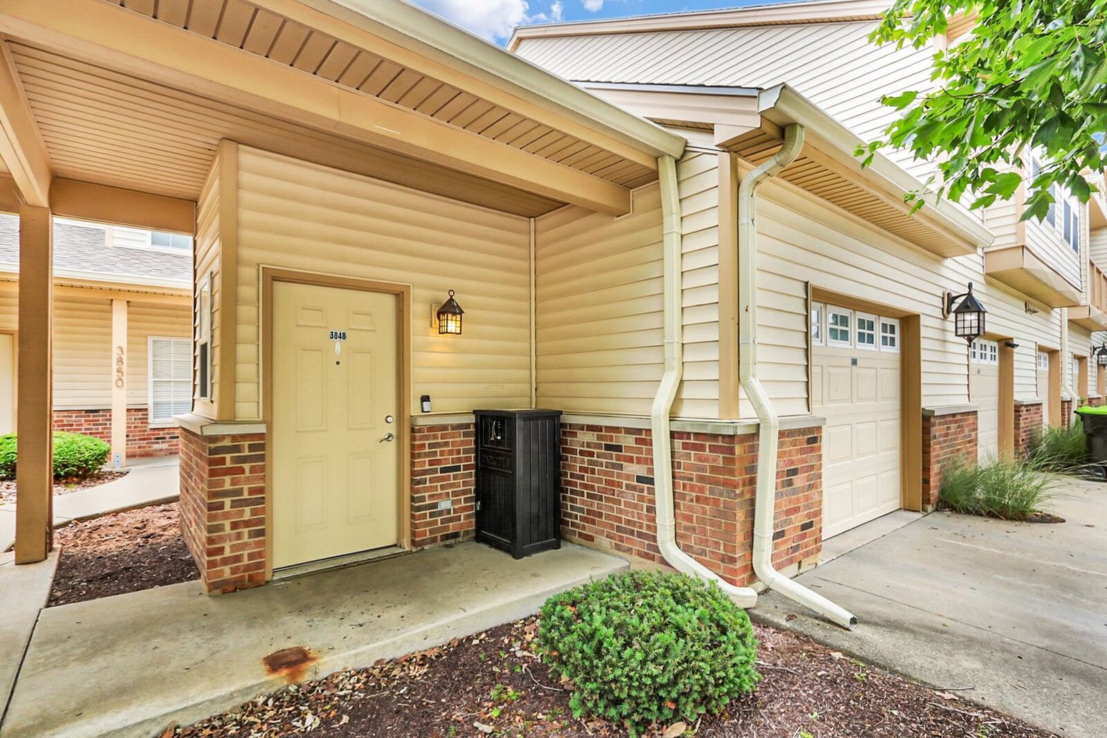 Property Photo: 3848 Thornhill Circle 3848 IL 61822
