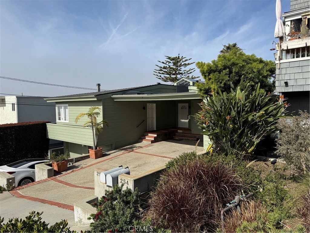 Property Photo:  