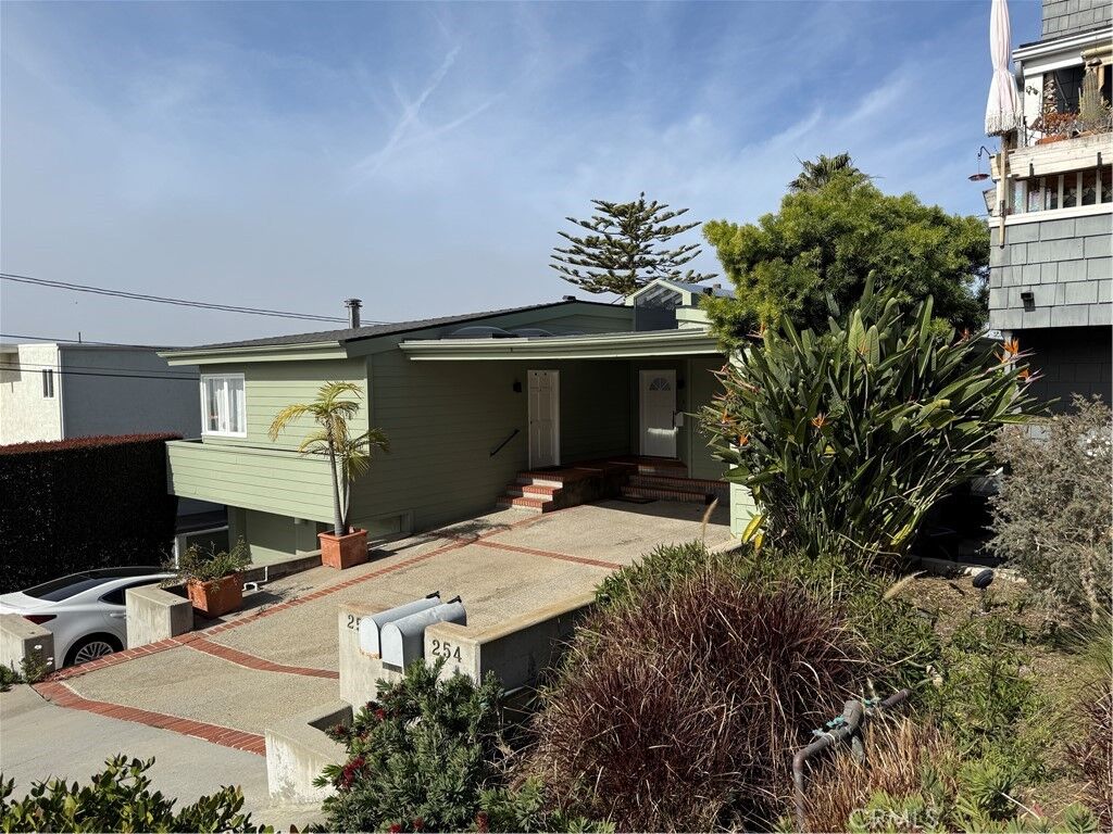 Property Photo:  