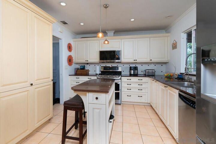 Property Photo:  6248 Spruce Lake  CA 92119 