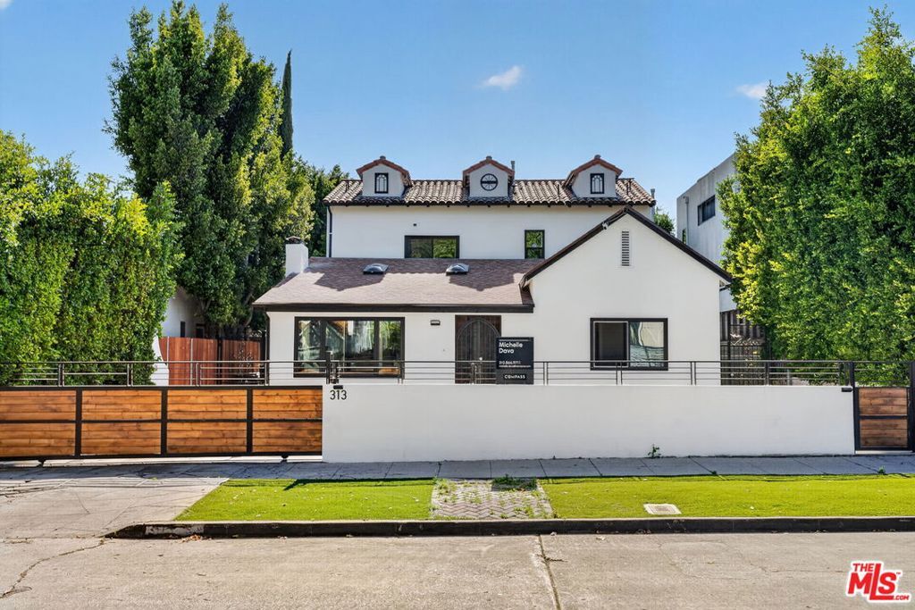 Property Photo:  313 S Sycamore Avenue  CA 90036 