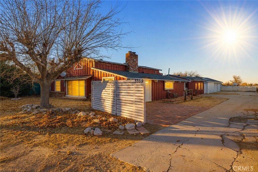 Property Photo:  3339 E Avenue S  CA 93550 