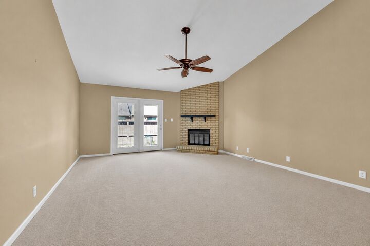Property Photo: 318 Kingswood Ct TN 37043