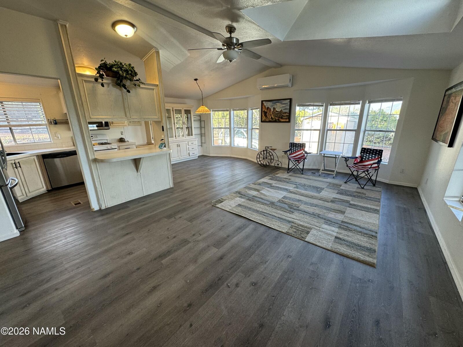 Property Photo: 1856 E Whitehall Drive AZ 86046