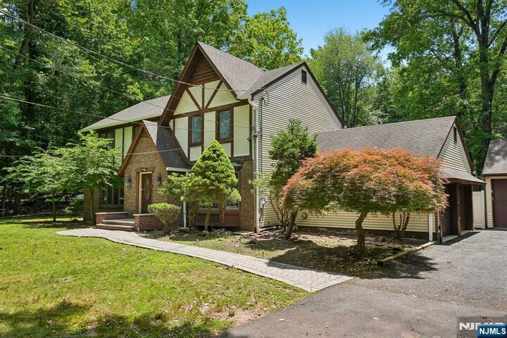 Property Photo:  27 Chestnut Avenue  NJ 07675 