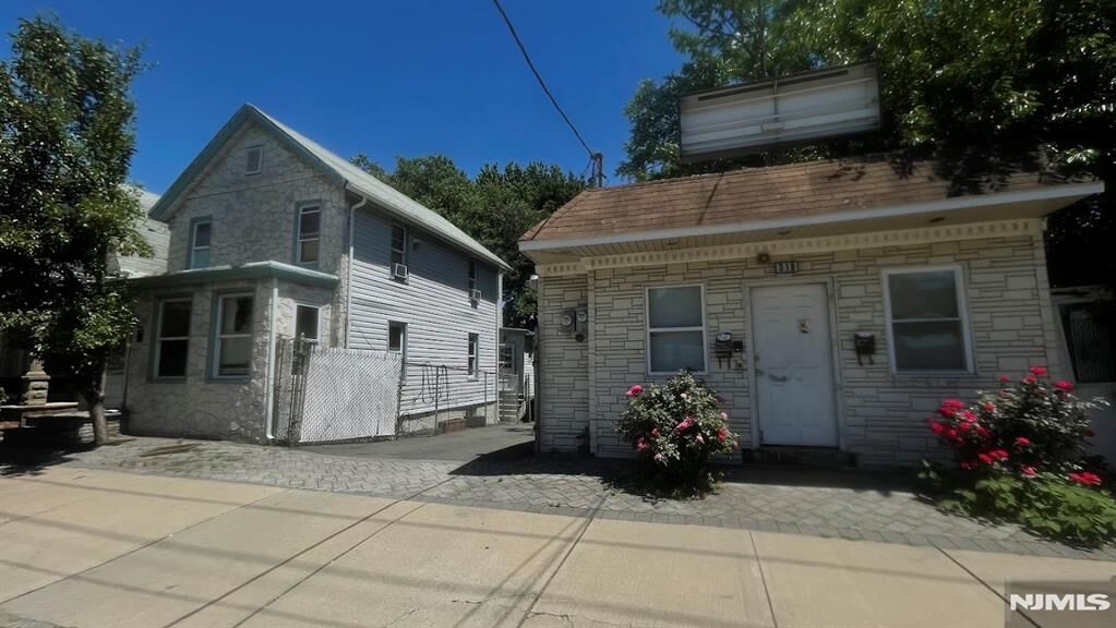 Property Photo: 318-320 Cortlandt Street NJ 07109