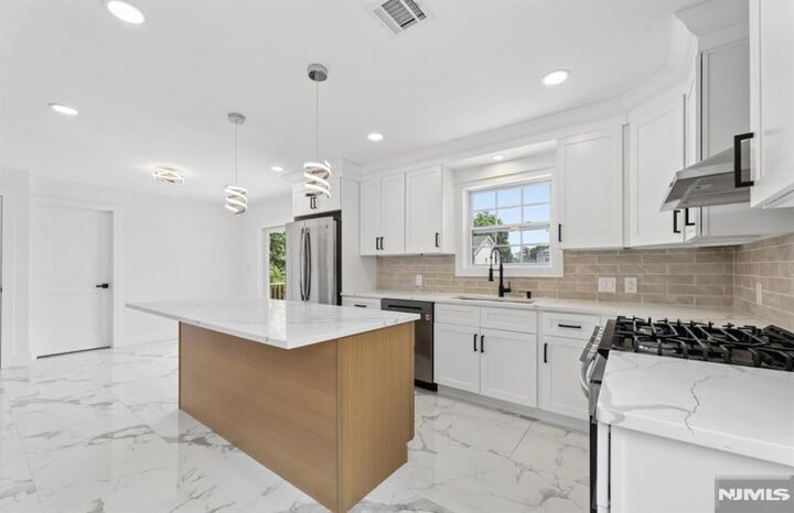 Property Photo:  8 Annette Terrace  NJ 07544 