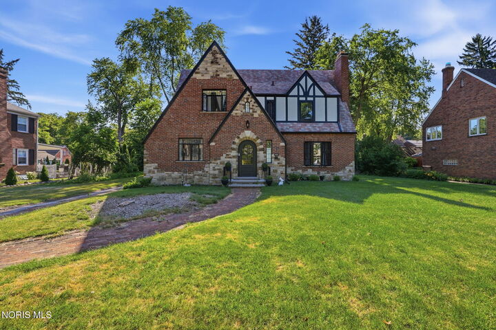Property Photo:  2718 Barrington Drive  OH 43606 