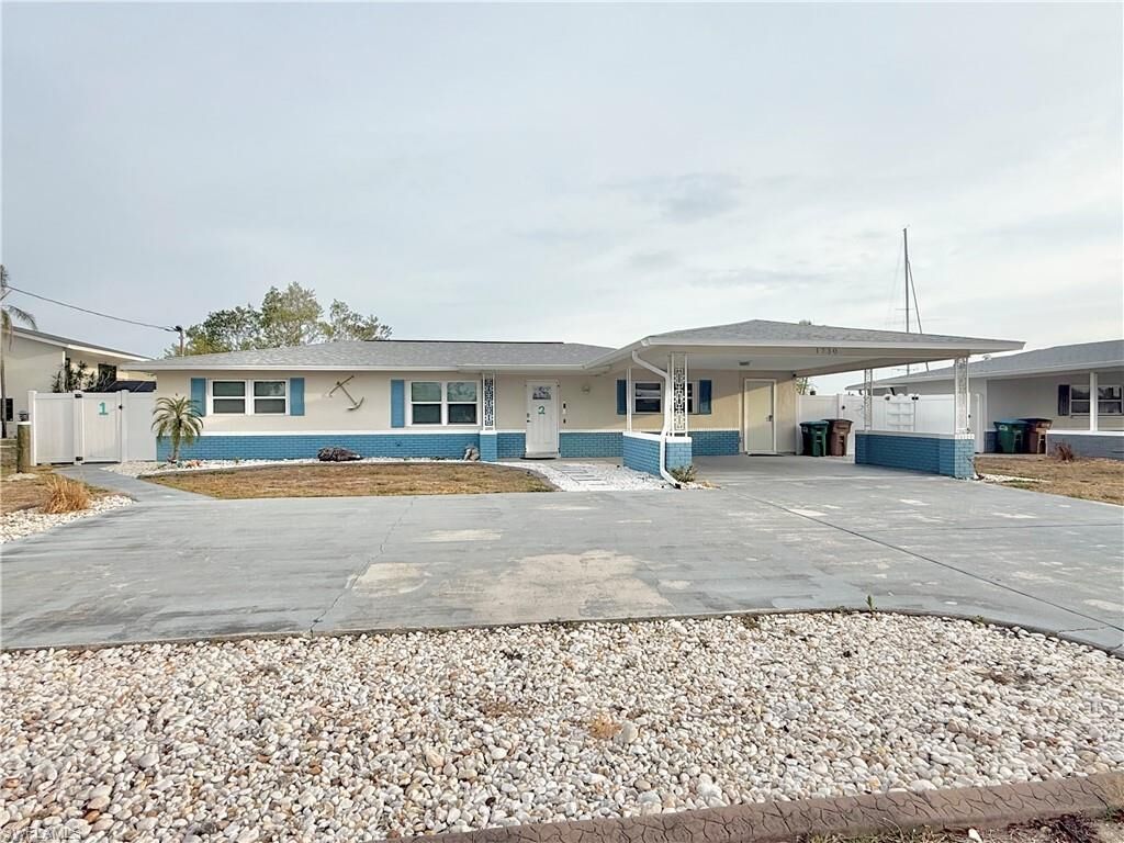 Property Photo:  1726 Bikini Ct L  FL 33904 