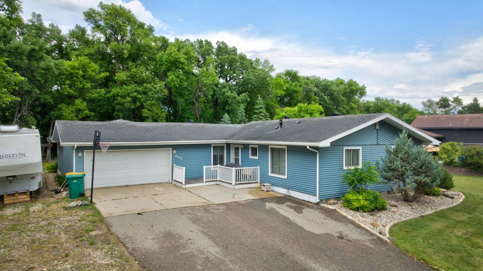 Property Photo:  605 Sheyenne Street  ND 58047 