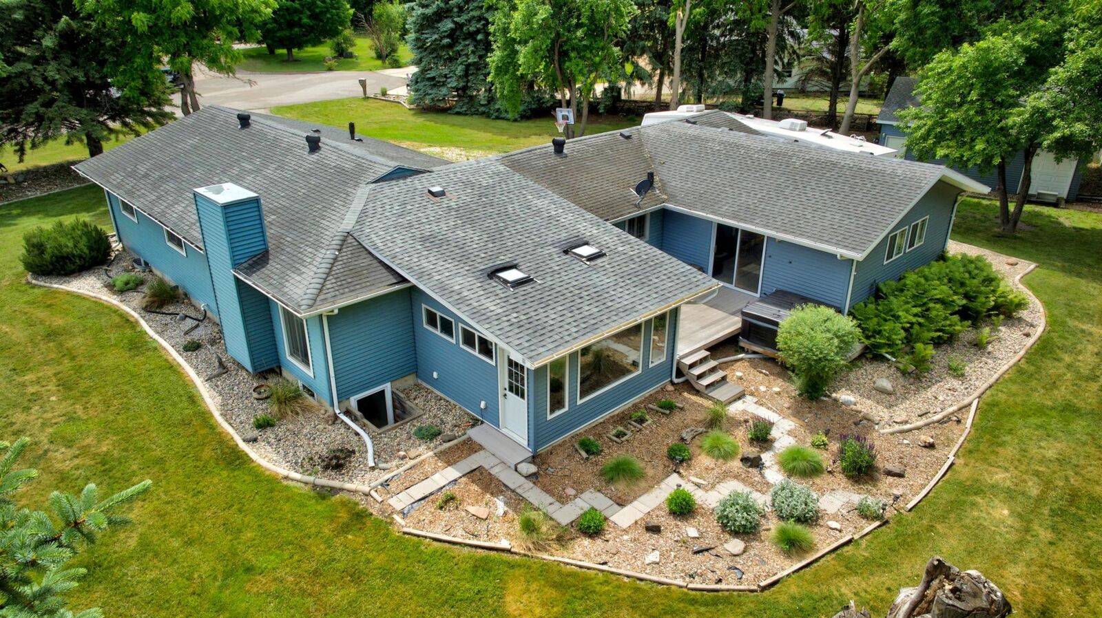 Property Photo:  605 Sheyenne Street  ND 58047 