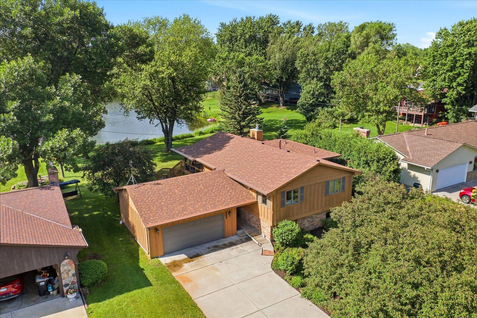 Property Photo:  2516 Ridge Lane  MN 55112 