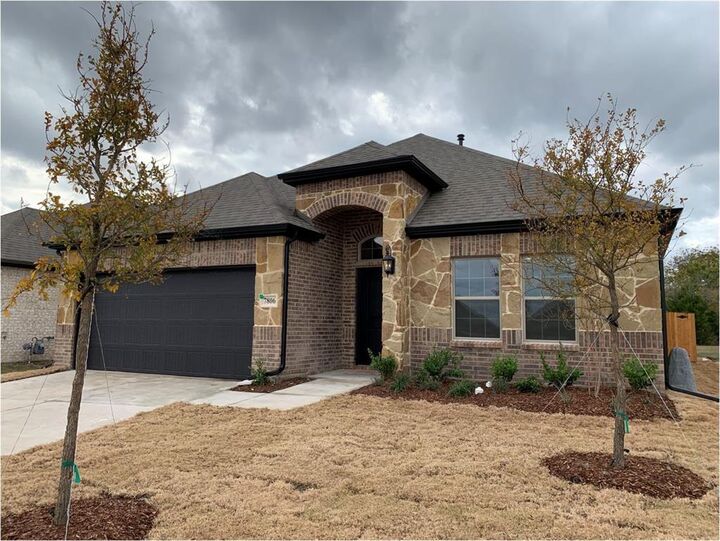 Property Photo: 7806 Cottonwood Drive TX 75402