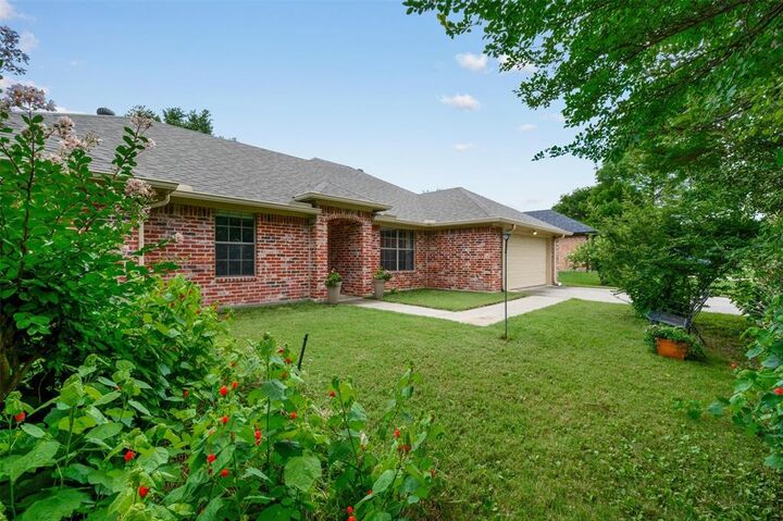 Property Photo: 3301 Sycamore Drive TX 75028