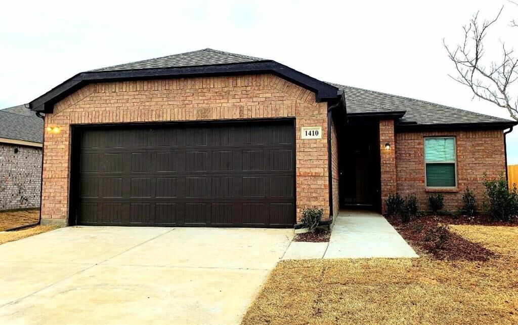 Property Photo:  1410 Brindle Drive  TX 75402 