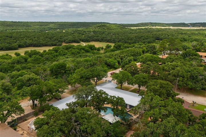 Property Photo: 615 SW 20 Street TX 76067
