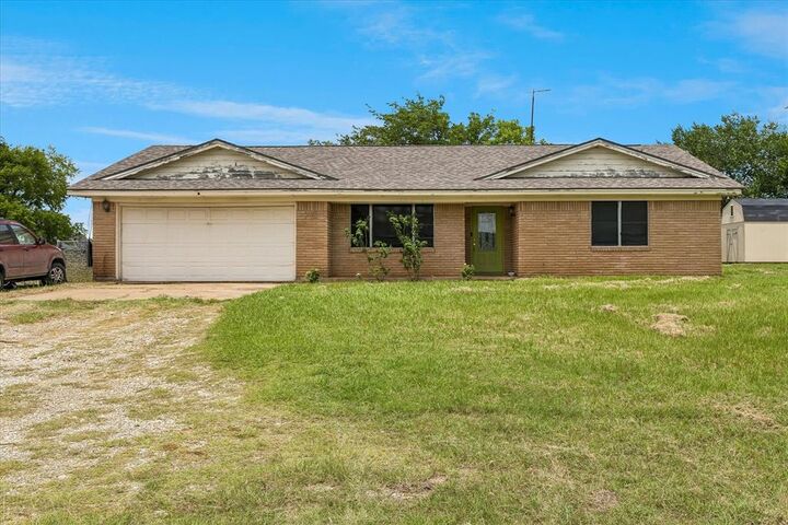 Property Photo: 1955 E Renfro Street TX 76028