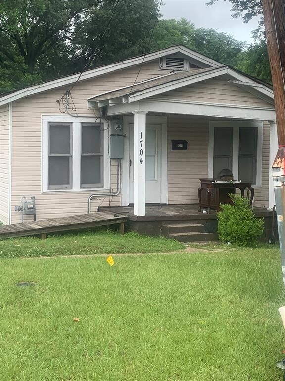 Property Photo: 1704 Missouri Avenue LA 71109