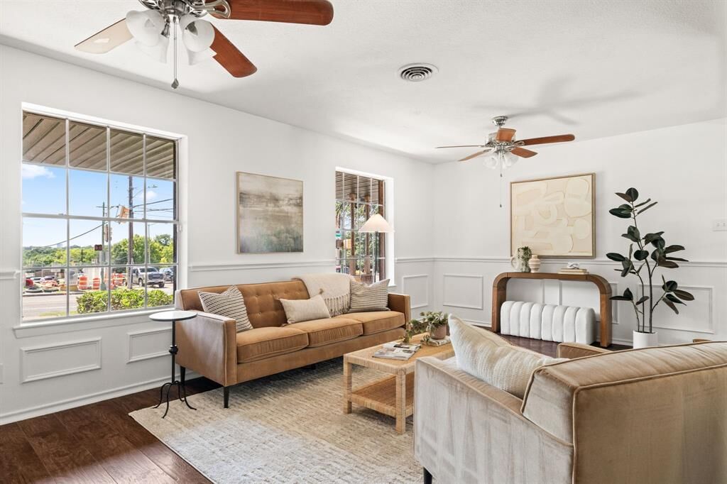 Property Photo: 9662 Ferndale Road TX 75238