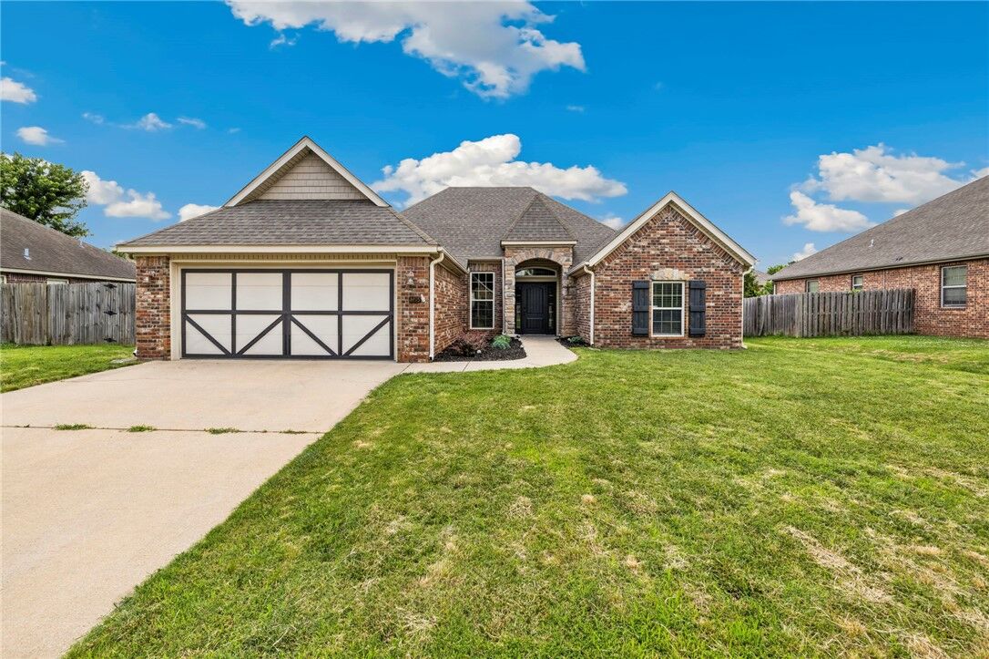 Property Photo: 1495 N Corsica Drive AR 72704