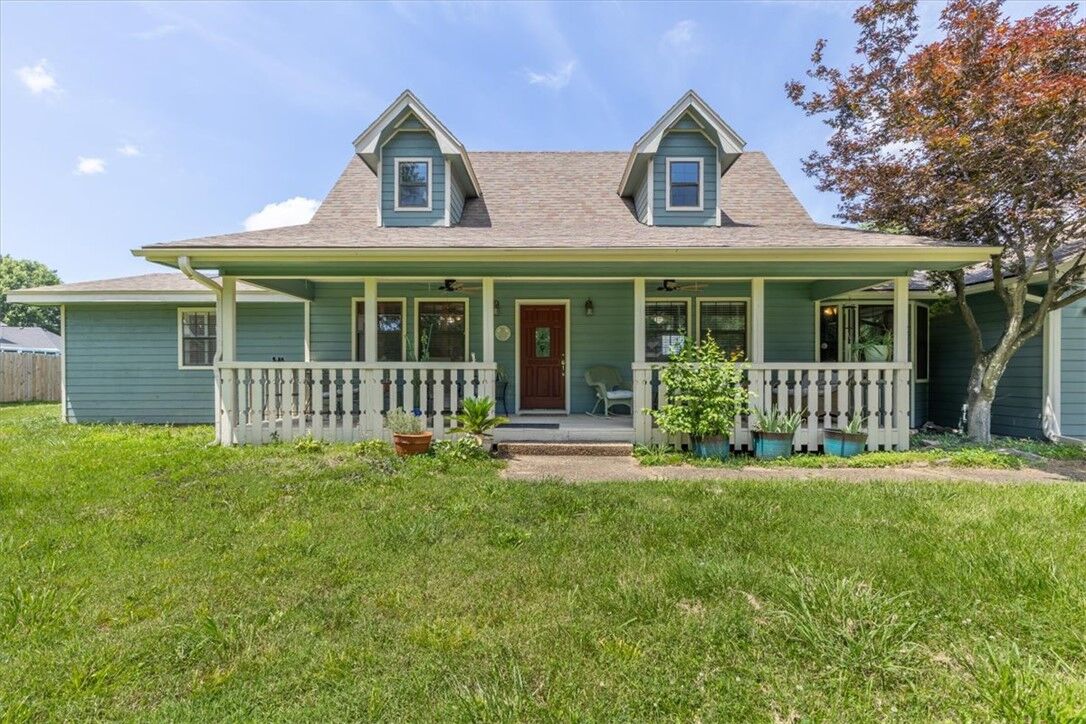 Property Photo:  1301 Laurel Avenue  AR 72758 
