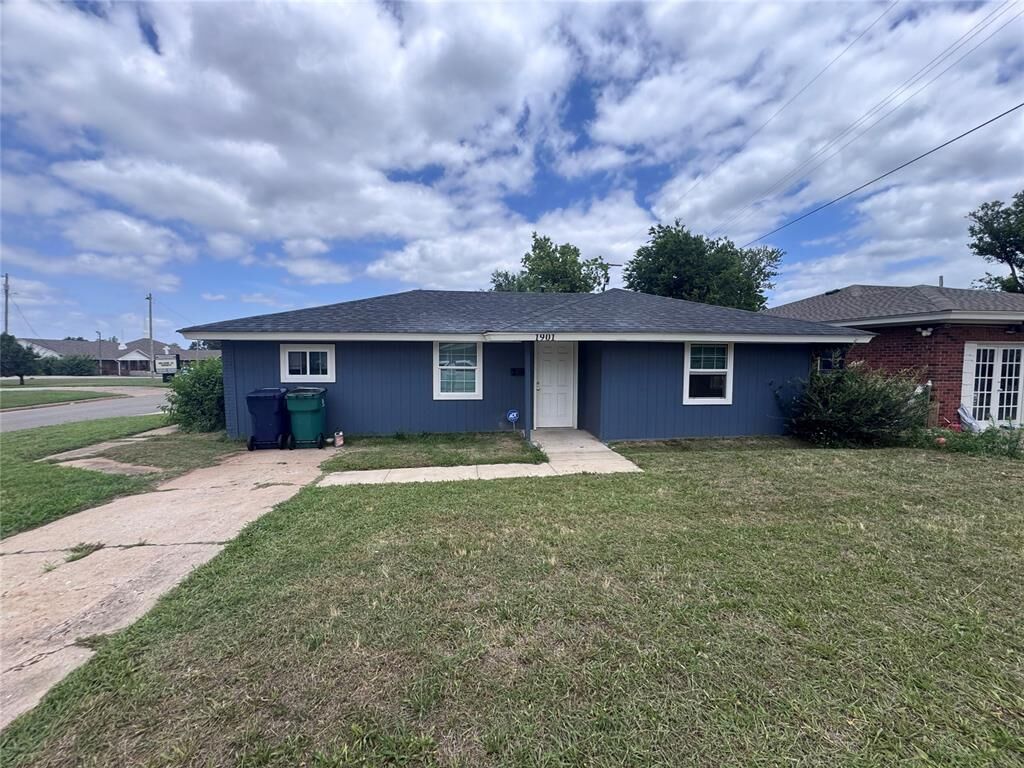 Property Photo: 1901 NE 27th Street OK 73111
