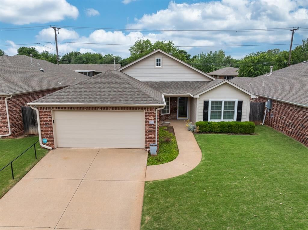 Property Photo:  2455 Manchester Drive 41  OK 73120 