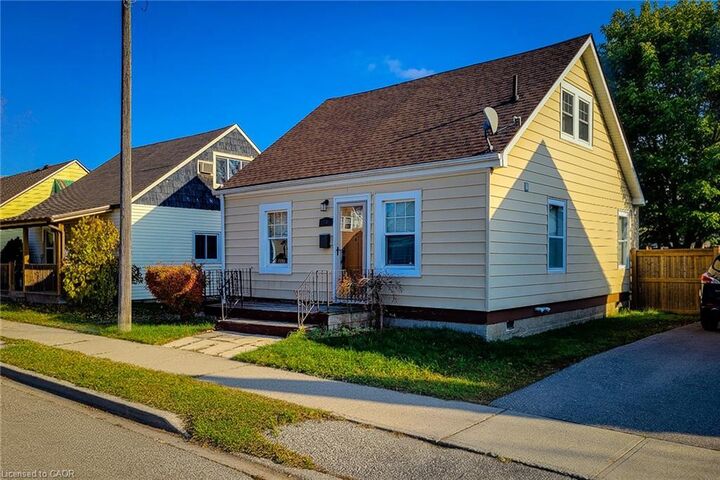 Property Photo: 54 Eighth Avenue ON N3S 1C3