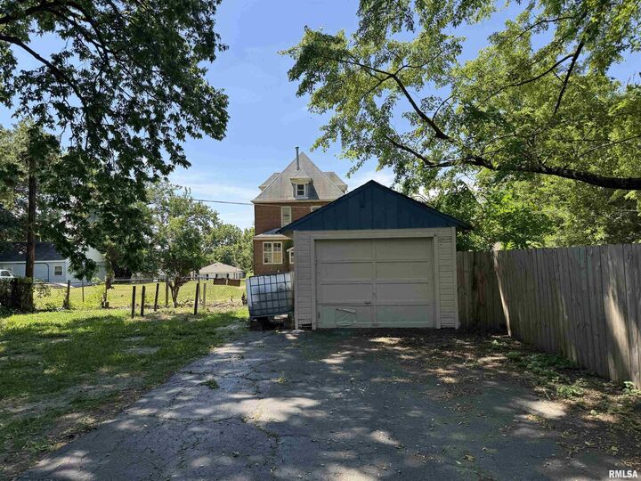 Property Photo: 724 E Behrends Avenue IL 61603