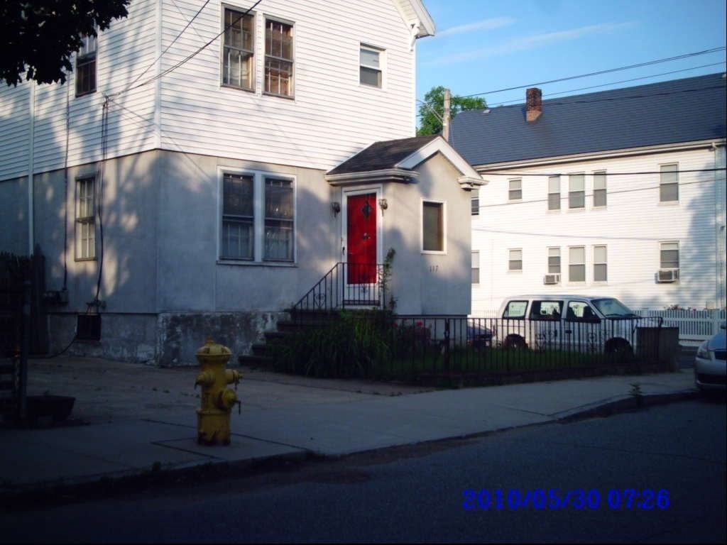 Property Photo:  117 Auburn Street 1  MA 02155 