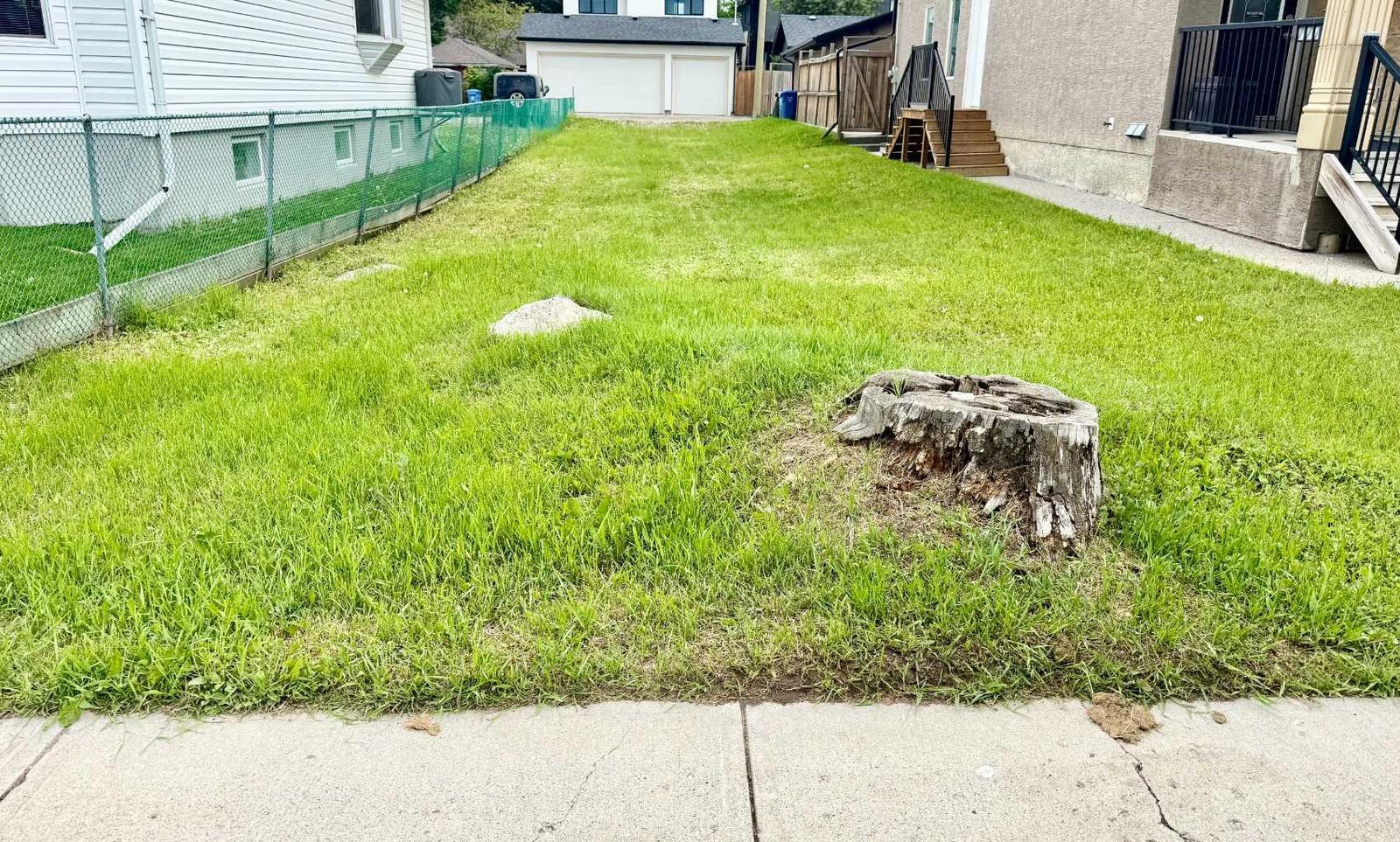 Property Photo:  217 20 Avenue NW  AB T2M 1C3 