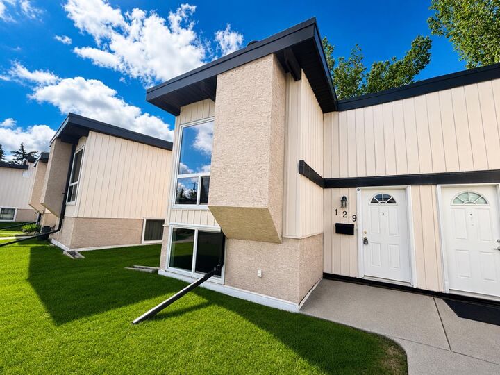 Property Photo: 129 Oaktree Lane SW AB T2V 4E5