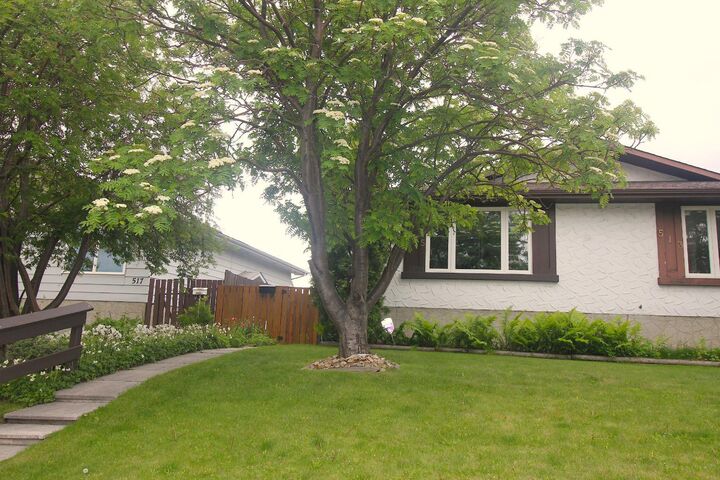 Property Photo: 515 Blackthorn Road NE AB T2K 4X8