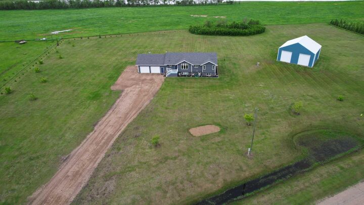 Property Photo: 29 Sandy Run AB T9X 2B6