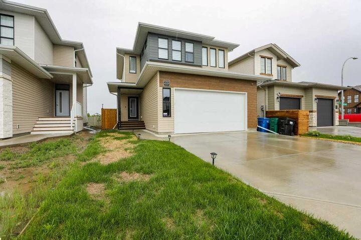 4529 31 Avenue S — photo 1