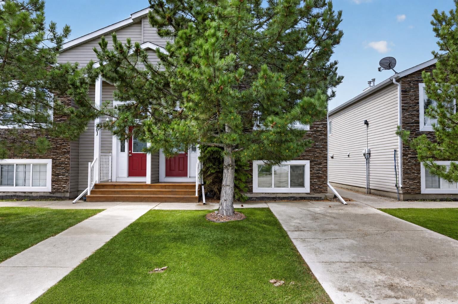 Property Photo:  4833 52 Street 202  AB T4H 1G2 