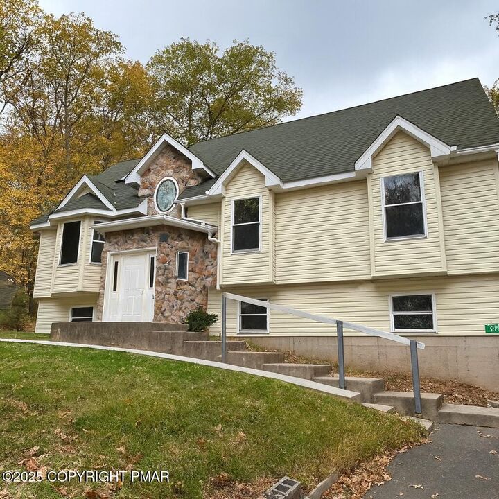 Property Photo:  2193 Lake Drive  PA 18332 